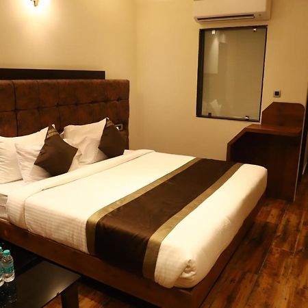 Hotel Emperio Grand Lucknow Bagian luar foto
