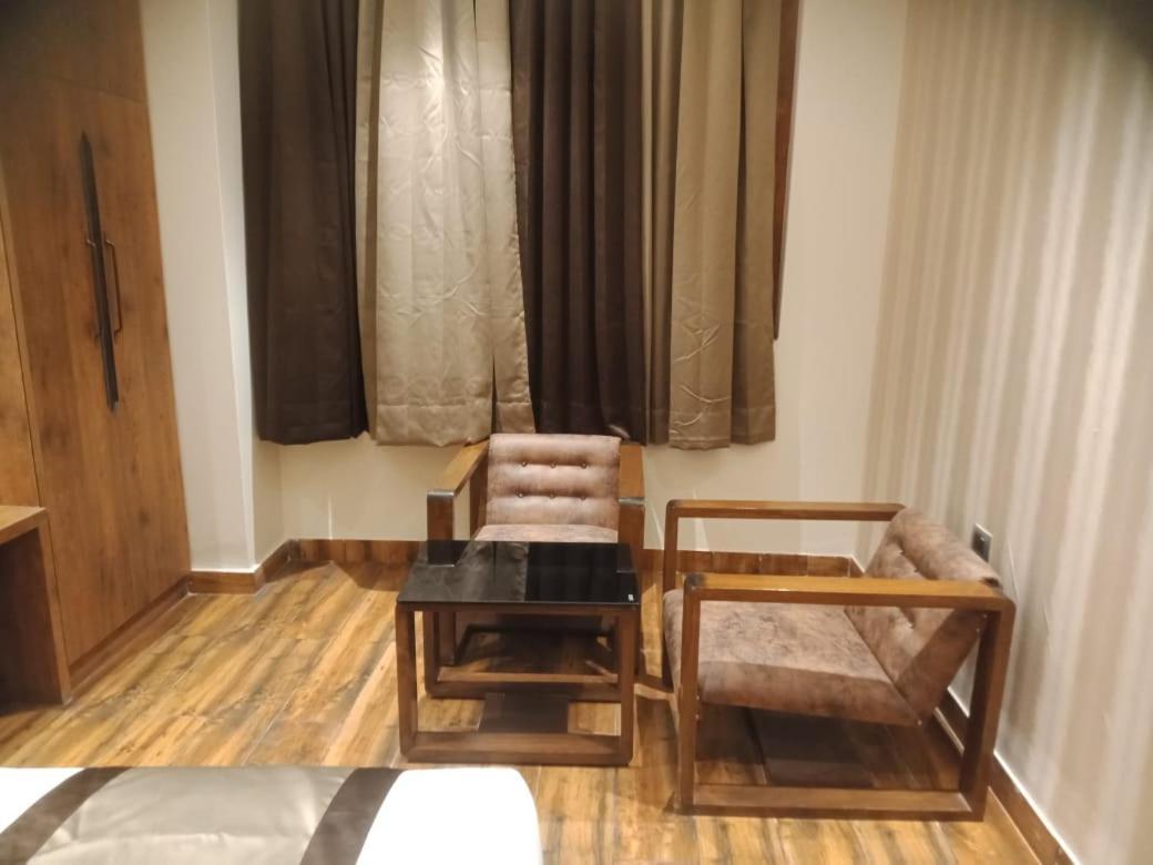Hotel Emperio Grand Lucknow Bagian luar foto