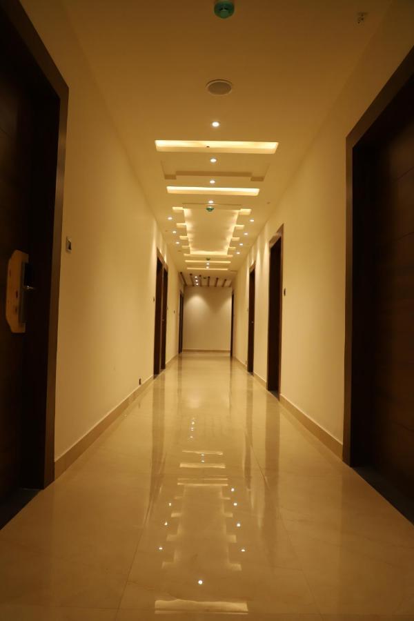 Hotel Emperio Grand Lucknow Bagian luar foto