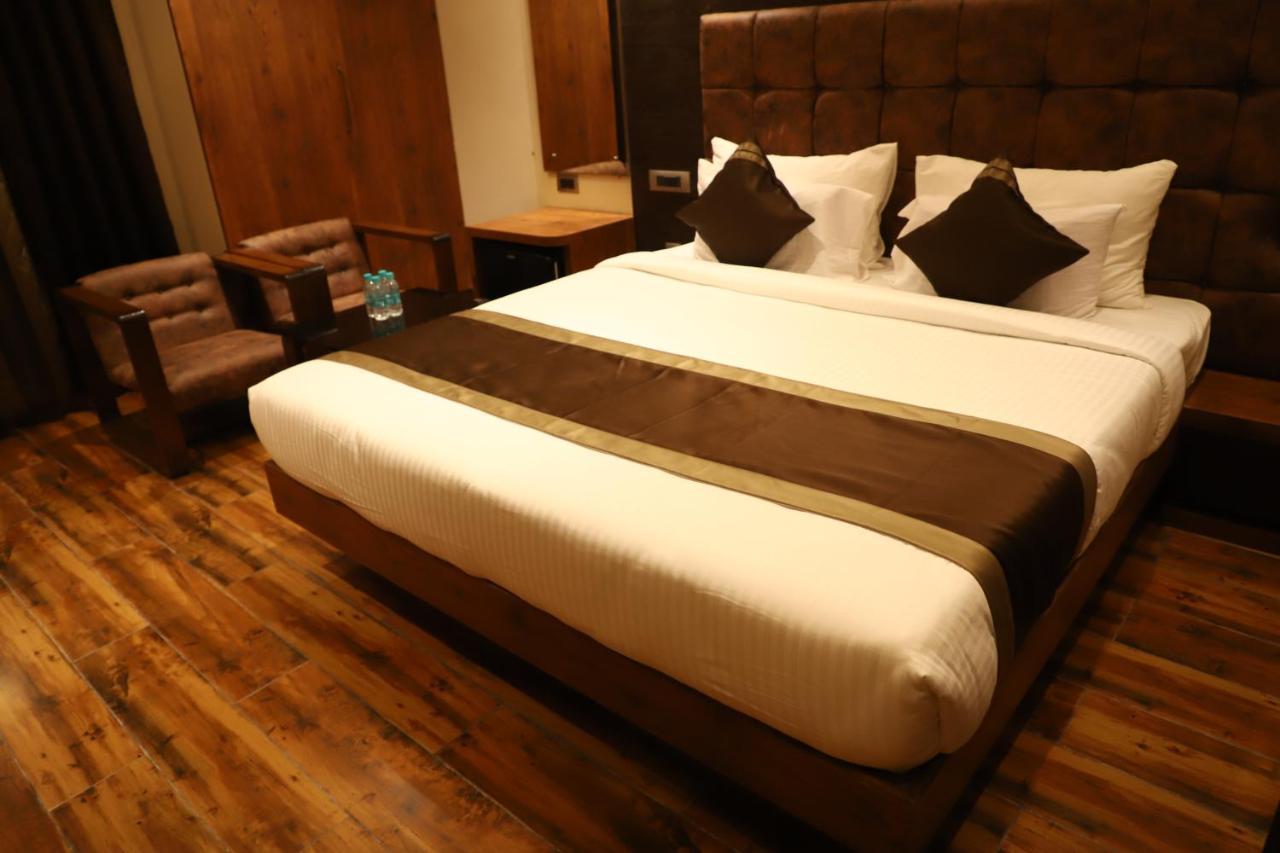 Hotel Emperio Grand Lucknow Bagian luar foto