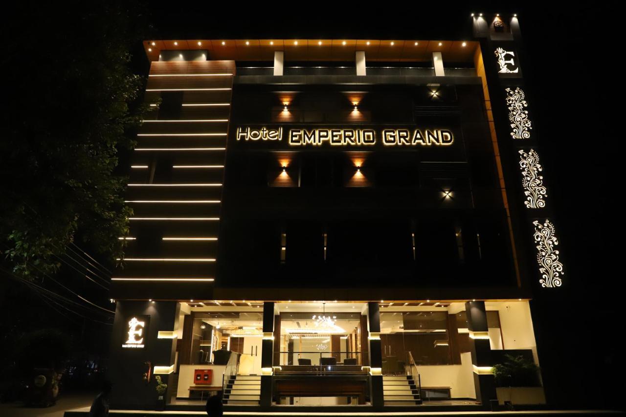 Hotel Emperio Grand Lucknow Bagian luar foto