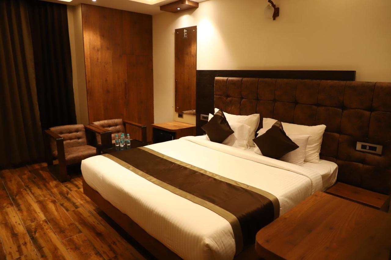 Hotel Emperio Grand Lucknow Bagian luar foto