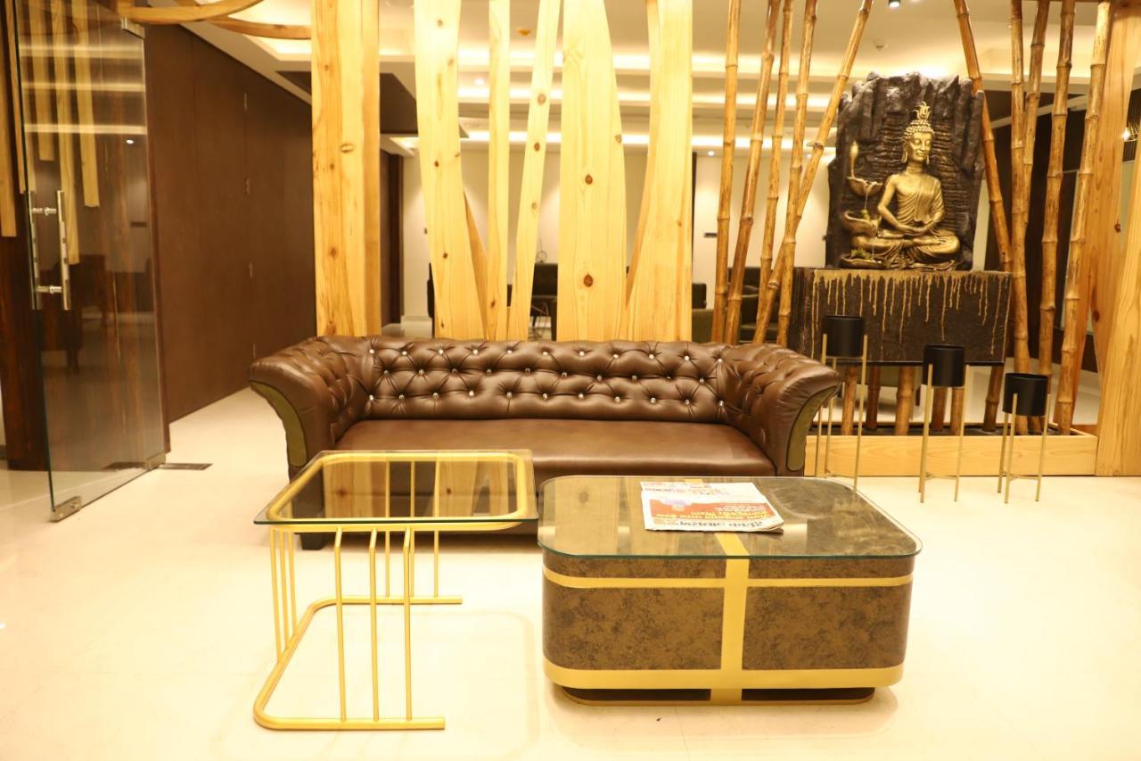 Hotel Emperio Grand Lucknow Bagian luar foto