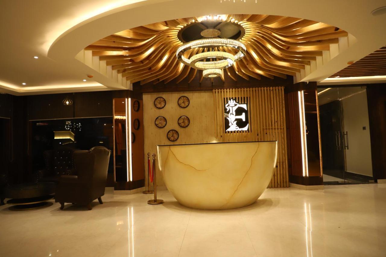 Hotel Emperio Grand Lucknow Bagian luar foto
